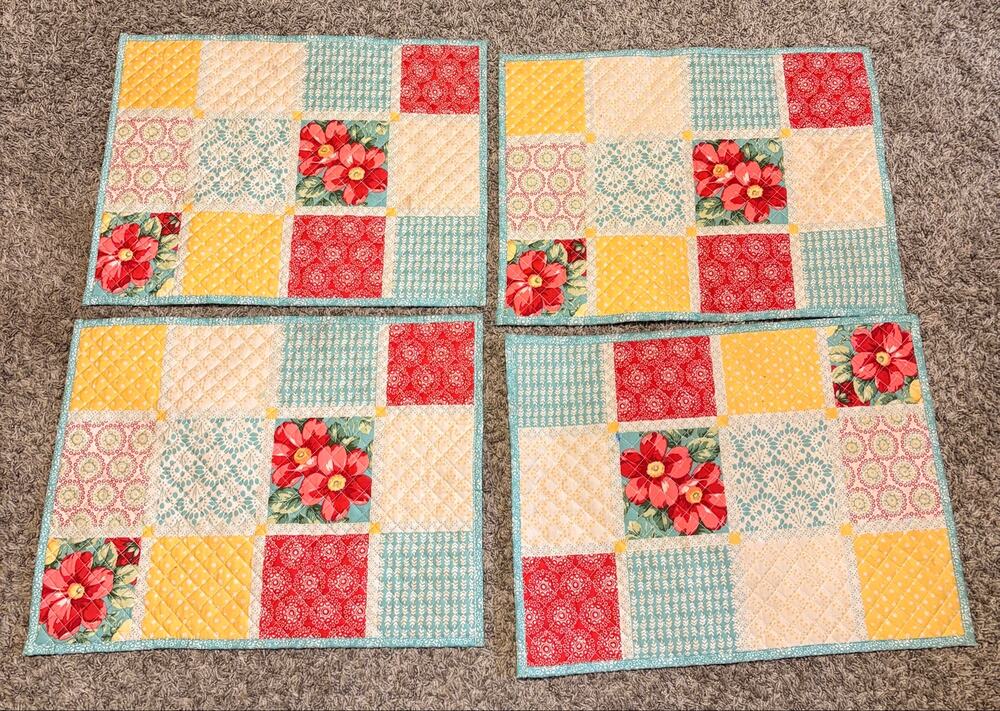Pioneer Woman Placemats Patchwork Quilted Reversible Floral SET Of 4 Teal Red